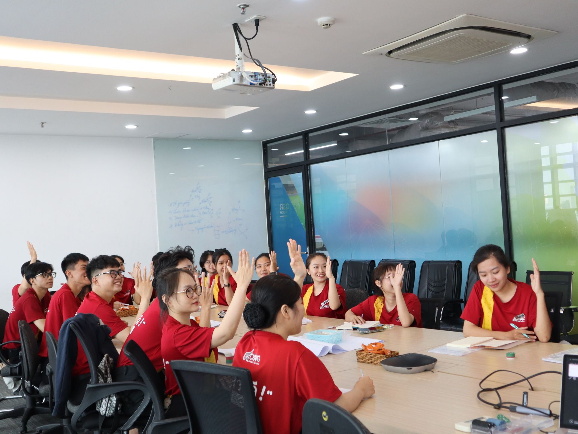 Các bạn học viên tại các cửa hàng của Chang